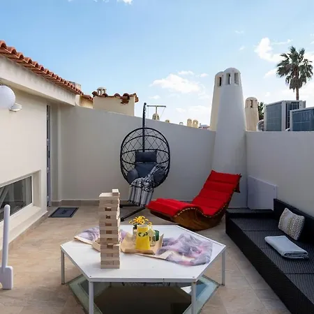 2 Jacuzis Villa-rooftop-airhockey-glamroom-igready Αλμπουφέιρα