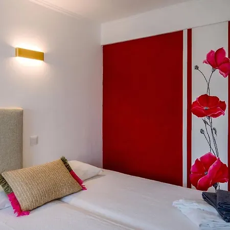 Βίλα 2 Jacuzis Villa-rooftop-airhockey-glamroom-igready