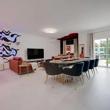 2 Jacuzis Villa-rooftop-airhockey-glamroom-igready 빌라