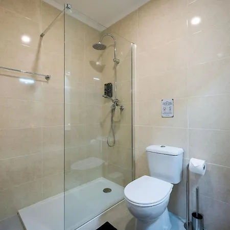 2 Jacuzis Villa-rooftop-airhockey-glamroom-igready * Αλμπουφέιρα