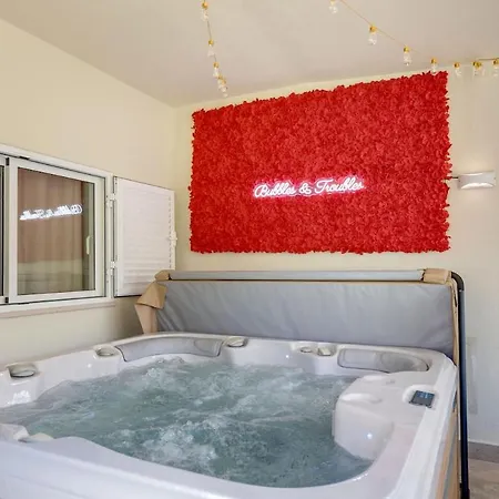 Βίλα 2 Jacuzis Villa-rooftop-airhockey-glamroom-igready *