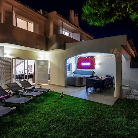 2 Jacuzis Villa-rooftop-airhockey-glamroom-igready Αλμπουφέιρα
